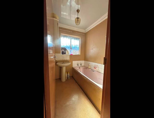 3 BEDROOM HOUSE FOR SALE IN PROTEA NORTH